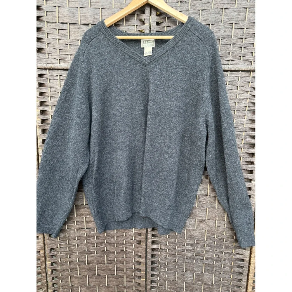 LL Bean Mens XL Gray 100% Lambswool V-Neck Raglan Sweater 264789